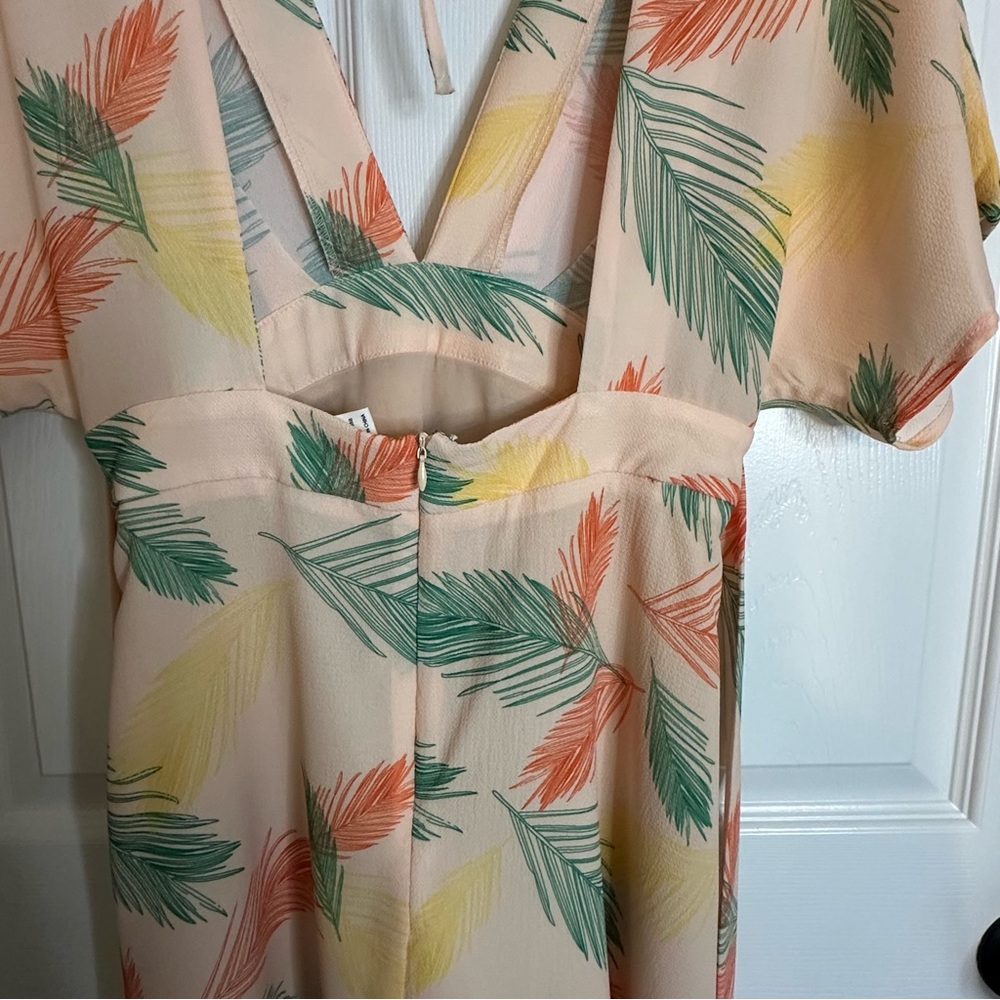 Low Cut Peach Dress with Back Cut Out - Picture 6 of 10